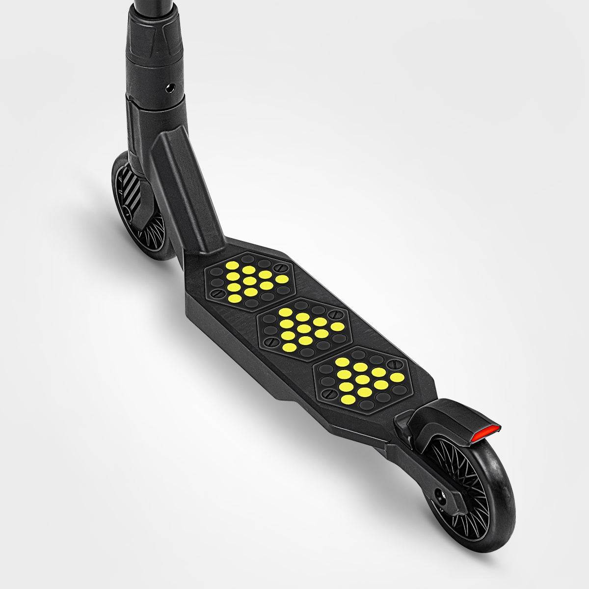 Trotinet Derzkij Bro scooter for children aged 6-11, modern design, black with yellow details, adjustable handlebar, folding mechanism.
