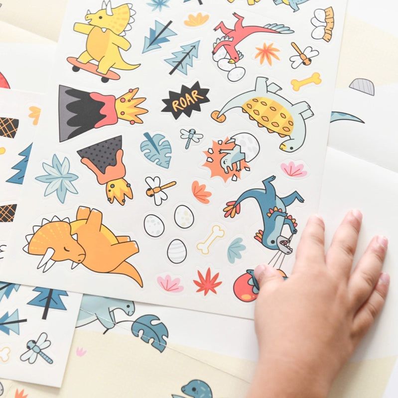 Poppik Kreativni posteri: Dinosaursi 3+ with stickers and child decorating.