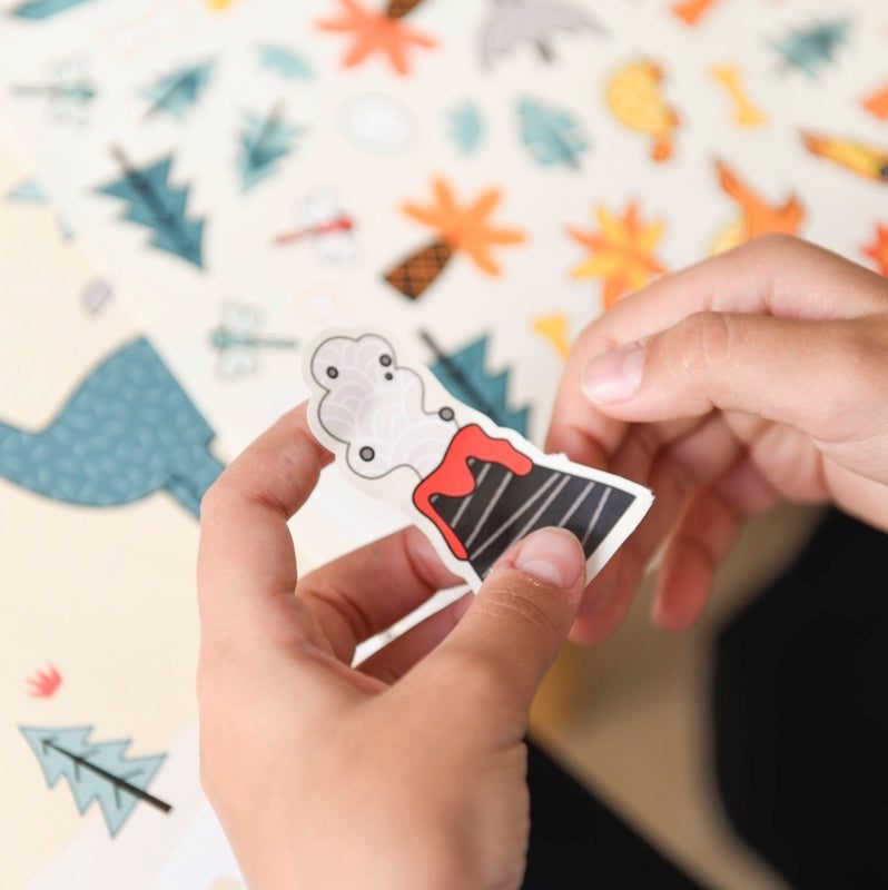 Poppik Kreativni posteri: Dinosaursi 3+ with reusable stickers for interactive storytelling.