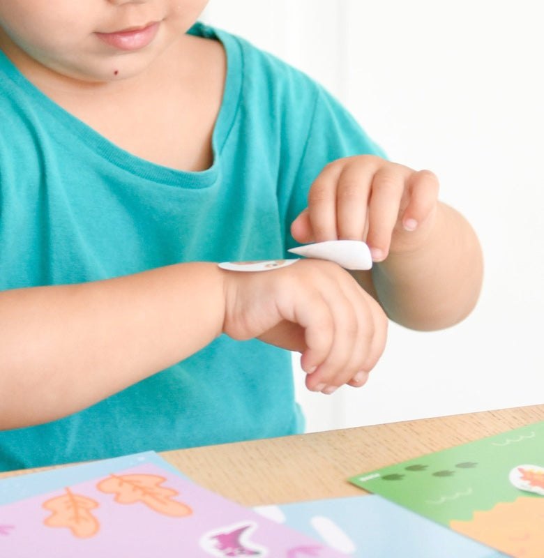Poppik Moje prve nalepnice for kids aged 2+, featuring repositionable stickers.