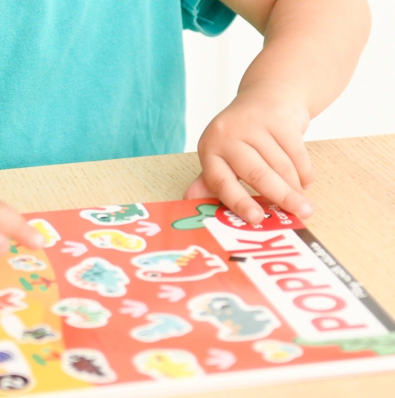 Poppik Moje prve nalepnice set with colorful designs for children age 2+, featuring moveable and easy-to-use stickers.
