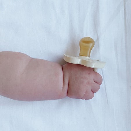 Hevea ortodontska cucla od prirodne gume (3-36 mes) 2 kom, Bleda puter i mlečno bela
