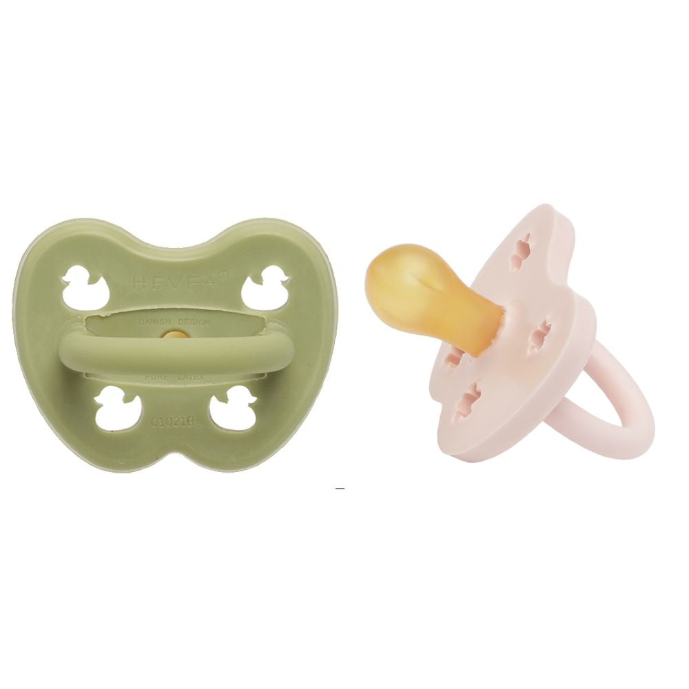 Hevea okrugla cucla od prirodne gume (3-36 mes) 2 kom, Puder roza i Mahovina zelena