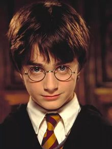 Jelly Belly Harry Potter candy with 10 magical flavors in colorful packaging, 28g.